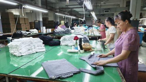 công ty sản xuất áo len dệt kim chui đầu,doanh nghiệp sản xuất áo len anime tùy chỉnh