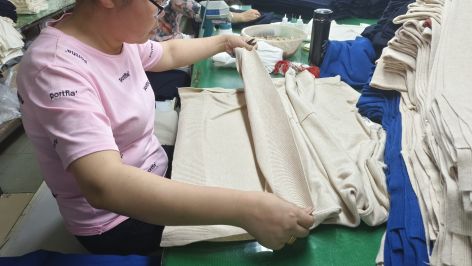 productie van herenkleding in het Chinees, productie van truien met lange mouwen